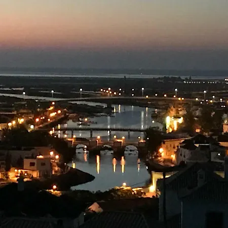 アパート Tavira Apartment